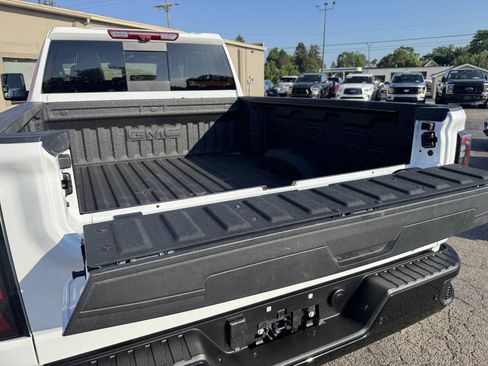 Used 2026 GMC Sierra 2500 AT4X AWD/4WD image 17