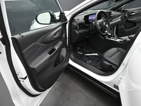 Used 2025 Buick Envista Sport Touring FWD image 16