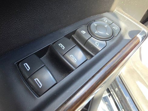 Used 2022 Chevrolet Silverado 1500 High Country w/ Technology Package AWD/4WD image 40