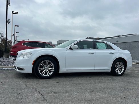 Used 2020 Chrysler 300 Touring L w/ Quick Order Package 2EF image 5
