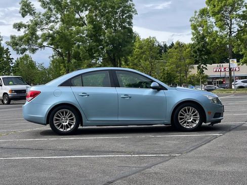 Used 2011 Chevrolet Cruze Eco FWD image 6