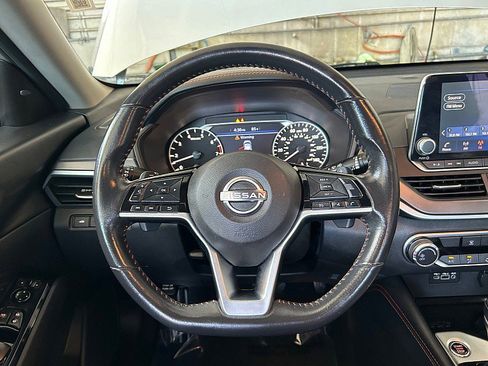 Used 2023 Nissan Altima 2.5 SR FWD image 15