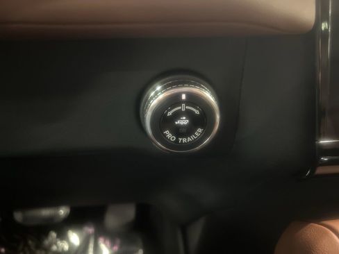 New 2025 Lincoln Navigator Reserve image 17