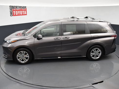 Used 2024 Toyota Sienna Platinum AWD/4WD image 31