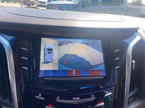 Used 2019 Cadillac Escalade Premium Luxury AWD/4WD image 24