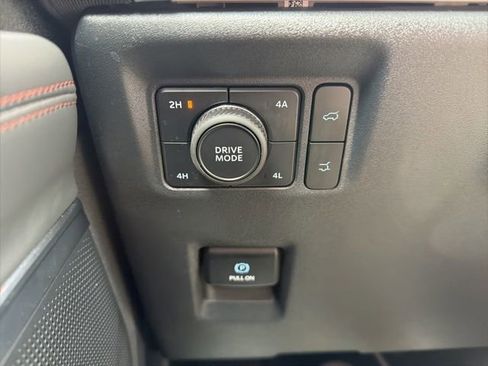 Used 2025 Ford Expedition Active image 32