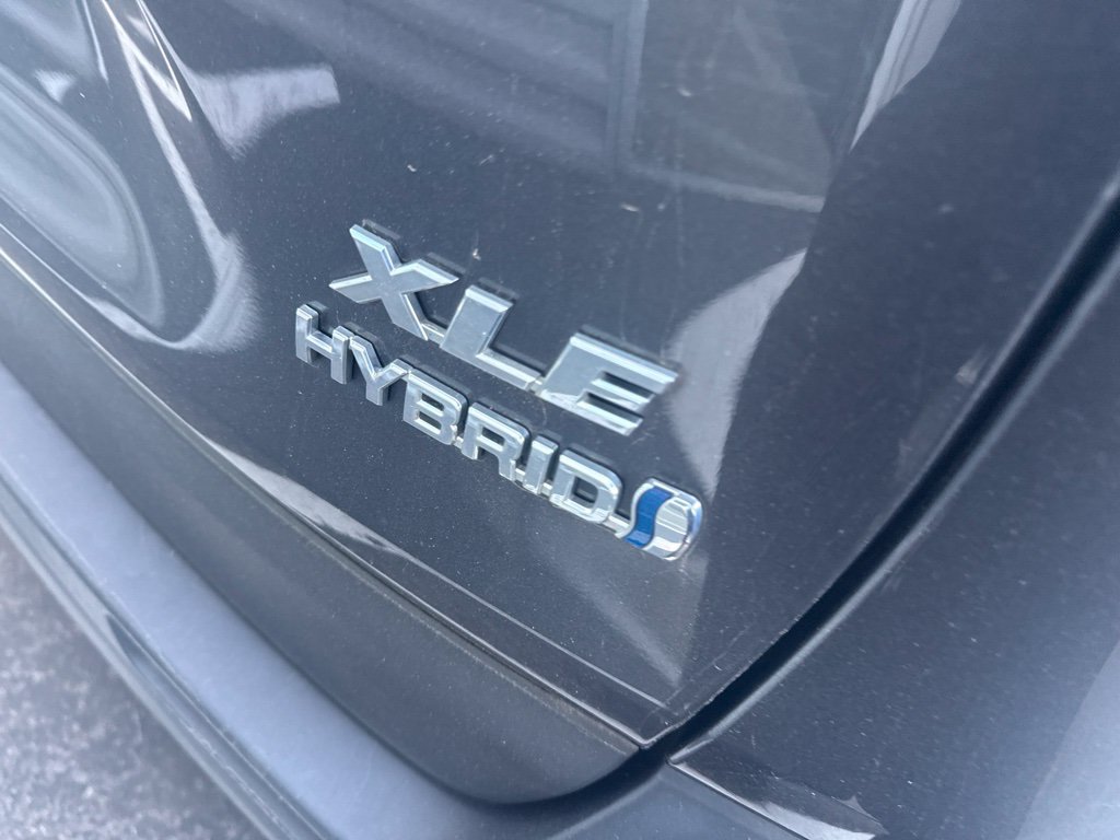 Used 2022 Toyota RAV4 XLE Premium AWD/4WD image 6