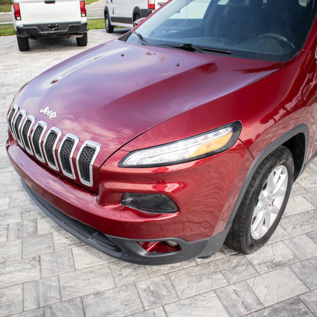 Used 2016 Jeep Cherokee Latitude FWD image 12