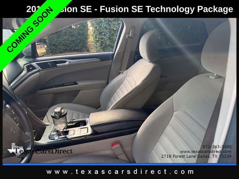 Used 2017 Ford Fusion SE w/ Fusion SE Technology Package image 6