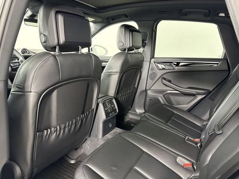 Certified 2025 Porsche Macan AWD/4WD image 26
