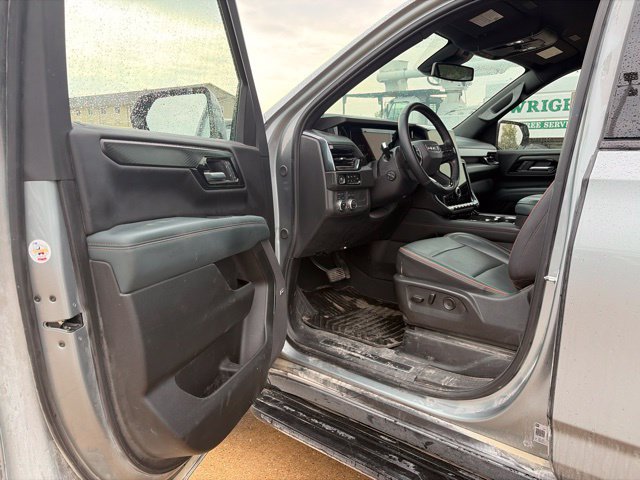 Used 2025 GMC Yukon AT4 AWD/4WD image 9