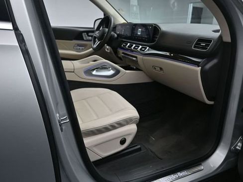 Used 2020 Mercedes-Benz GLS 450 4MATIC image 30