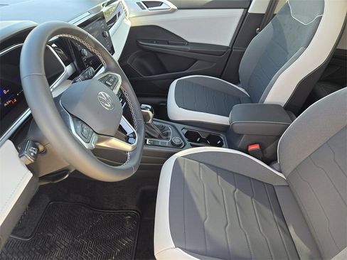 New 2026 Volkswagen Taos SE image 11