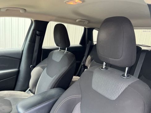 Used 2017 Jeep Cherokee Latitude w/ Safety/Convenience Group AWD/4WD image 9