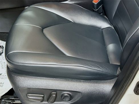 Used 2023 Toyota Highlander XLE image 16