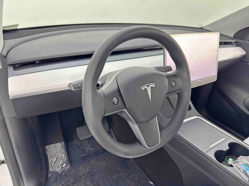 Used 2021 Tesla Model Y Long Range image 14