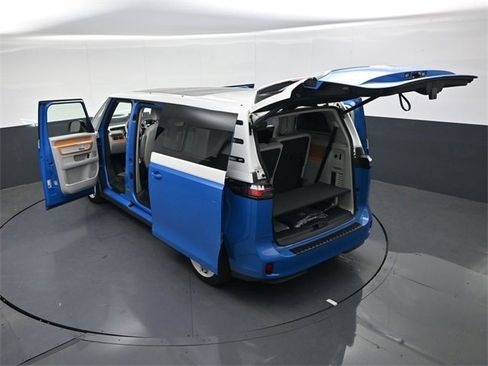 Used 2025 Volkswagen ID. Buzz 1st Edition image 41