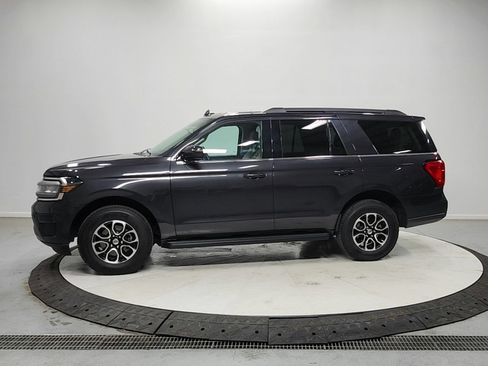Used 2024 Ford Expedition XLT RWD image 4