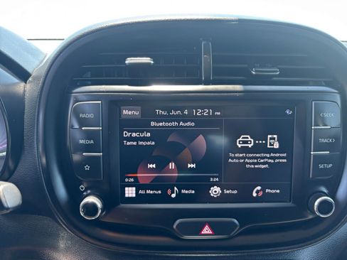 Used 2025 Kia Soul LX w/ LX Technology Package FWD image 20