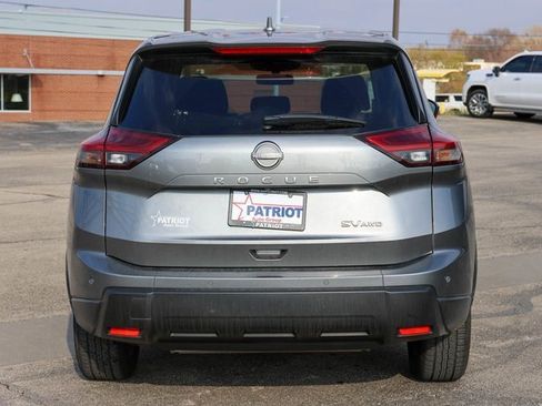 Used 2024 Nissan Rogue SV image 4