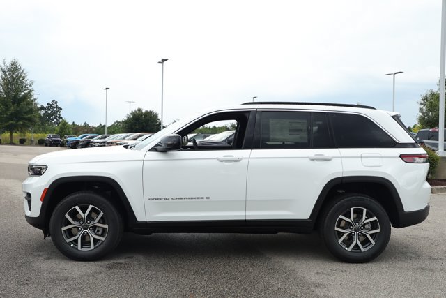 New 2027 Jeep Grand Cherokee Laredo X RWD image 9