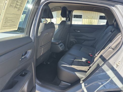 Used 2023 Nissan Ariya FWD image 17