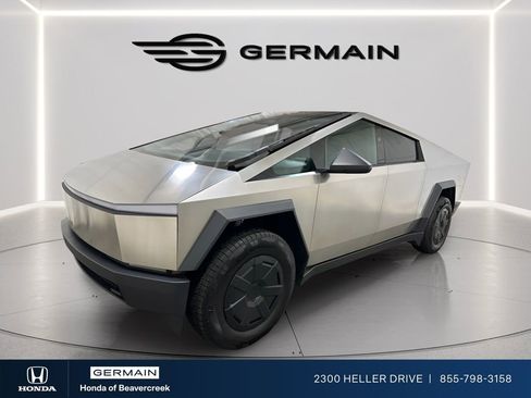 Used 2024 Tesla Cybertruck AWD Crew Cab image 2