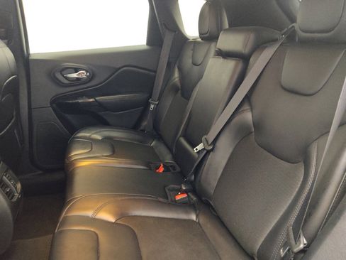 Used 2020 Jeep Cherokee Latitude Plus FWD image 18