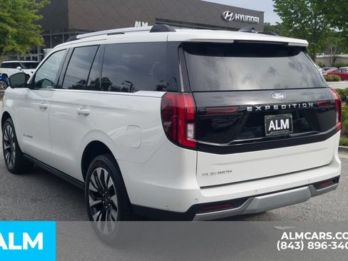 Used 2025 Ford Expedition Platinum w/ Driver's Package AWD/4WD image 10
