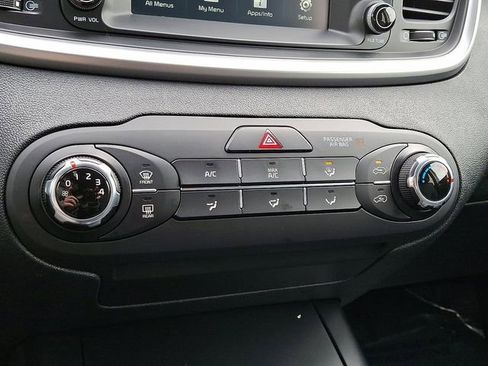 Used 2020 Kia Sorento LX image 15