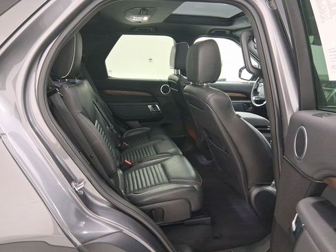 Used 2018 Land Rover Discovery HSE image 32