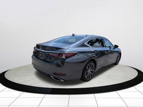 Used 2025 Lexus ES 350 w/ Premium Package FWD image 4