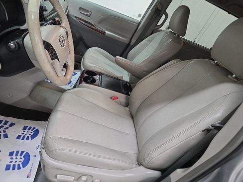 Used 2014 Toyota Sienna XLE FWD image 22