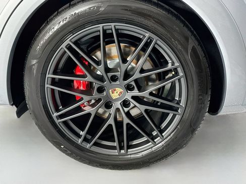 New 2026 Porsche Cayenne GTS AWD/4WD image 33