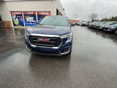 Used 2022 GMC Terrain SLE image 3