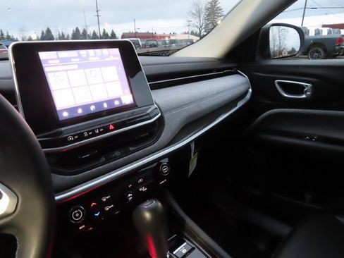 Used 2022 Jeep Compass Latitude image 34