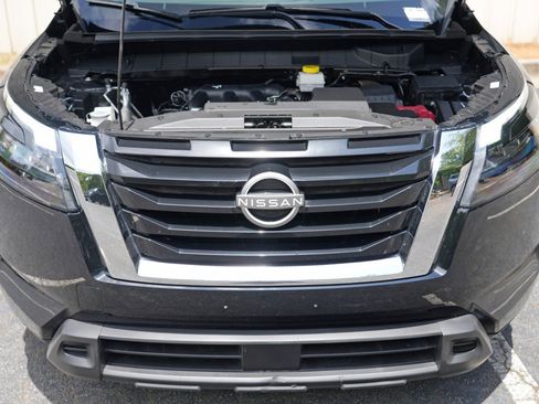 Used 2024 Nissan Pathfinder SV w/ SV Premium Package FWD image 7