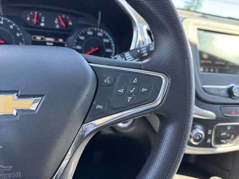 Used 2019 Chevrolet Equinox LS w/ LS Convenience Package AWD/4WD image 19