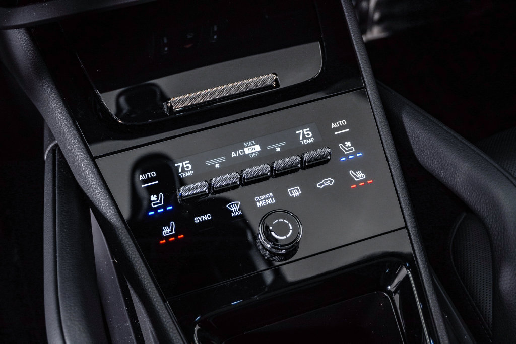 Certified 2026 Porsche Cayenne E-Hybrid Coupe AWD/4WD image 24