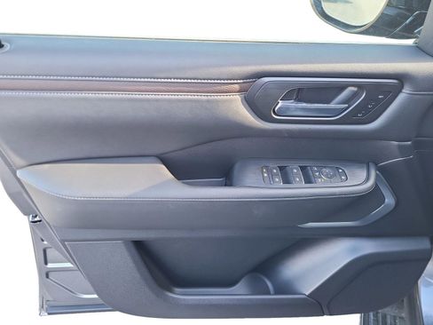 New 2026 Nissan Armada Platinum image 9