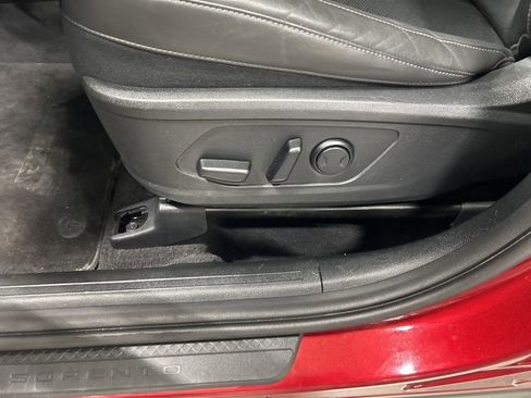 Certified 2022 Kia Sorento S image 11