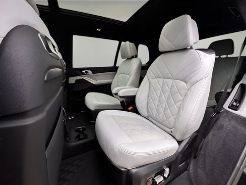 Used 2025 BMW X7 xDrive40i w/ Premium Package AWD/4WD image 20