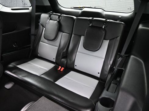 Certified 2022 Ford Explorer XLT w/ Equipment Group 202A image 23