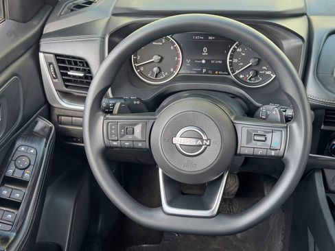 Used 2024 Nissan Rogue SV FWD image 18