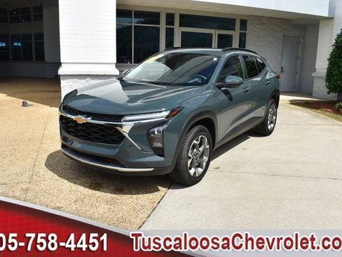 Used 2025 Chevrolet Trax LT FWD image 5