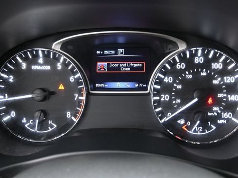 Used 2020 Nissan Pathfinder SV AWD/4WD image 17