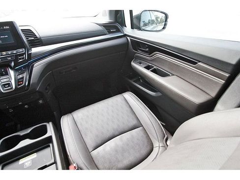 Used 2022 Honda Odyssey Elite image 4