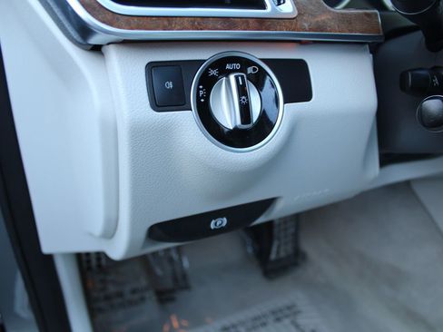 Used 2015 Mercedes-Benz E 350 4MATIC Wagon image 26