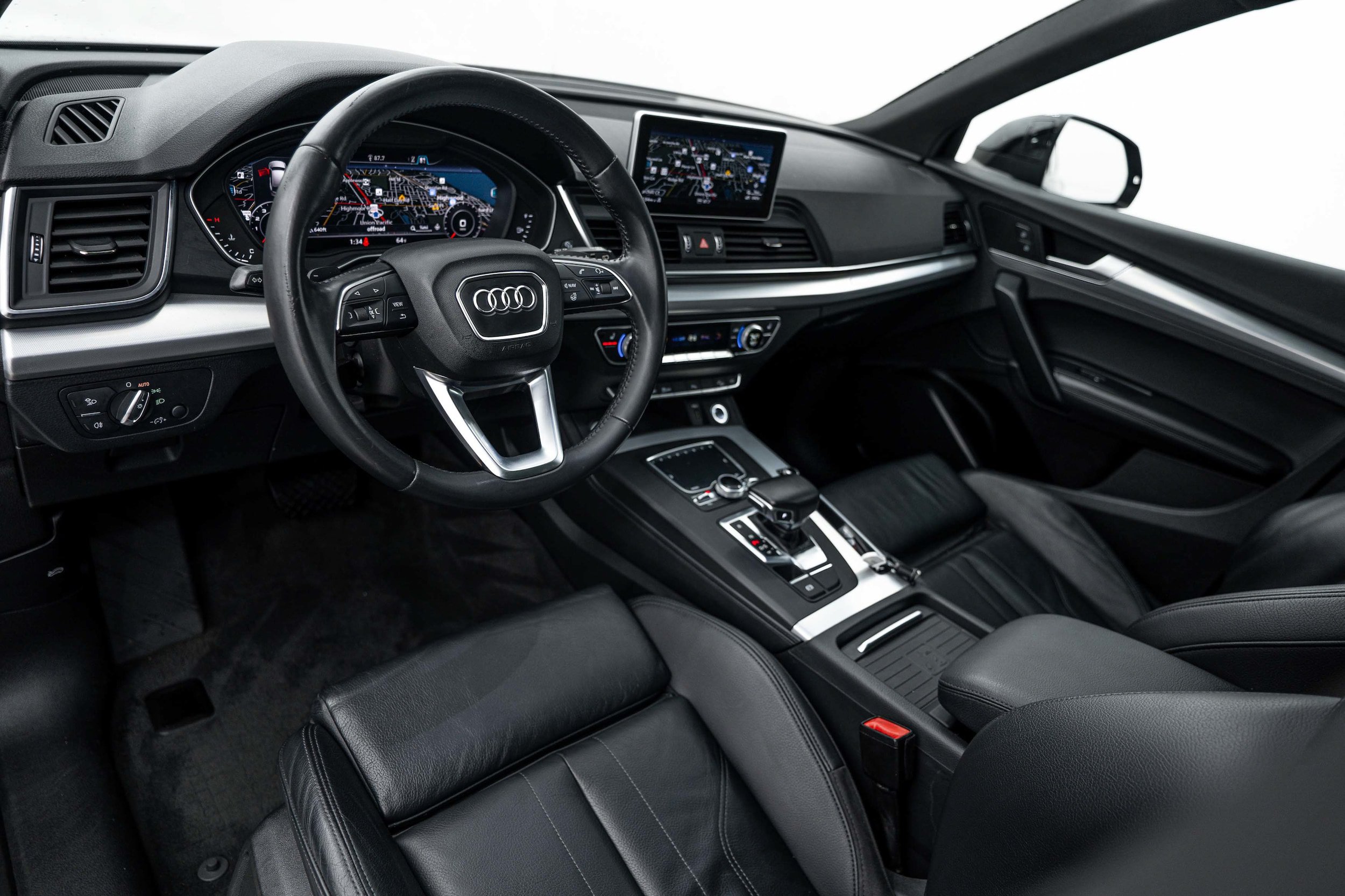Used 2020 Audi Q5 2.0T Titanium Premium Plus w/ Premium Plus Package AWD/4WD image 9