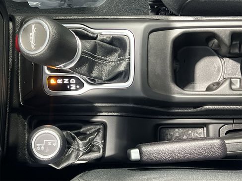 Used 2024 Jeep Gladiator Sport image 19